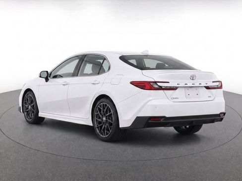 Used 2025 Toyota Camry SE w/ Convenience Package FWD image 7