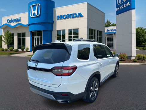 Used 2023 Honda Pilot Touring image 6