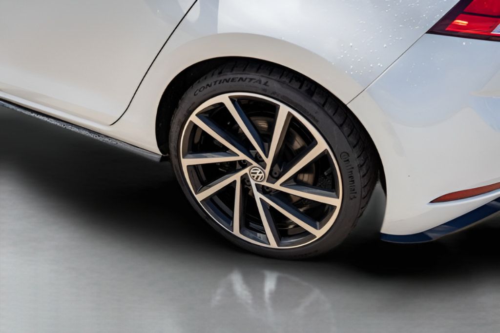 Used 2019 Volkswagen Golf R 4-Door AWD/4WD image 11