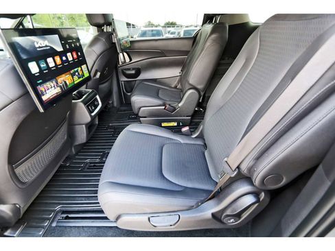 Used 2025 Kia Carnival SX Prestige image 14