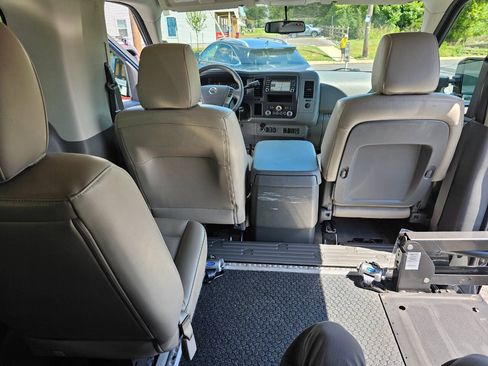 Used 2021 Nissan NV 3500 SL RWD image 10