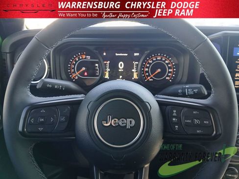 Used 2025 Jeep Gladiator Sport image 19