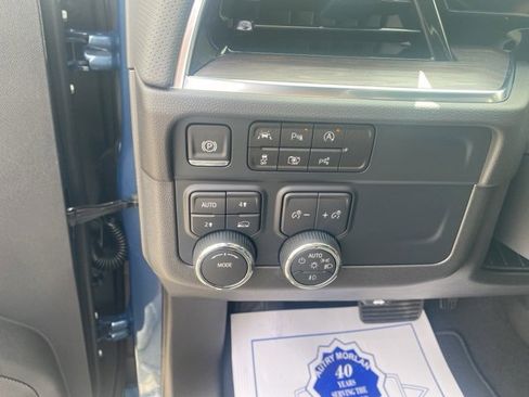 New 2025 Chevrolet Suburban Premier image 19