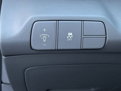 Used 2025 Hyundai Elantra SEL image 27