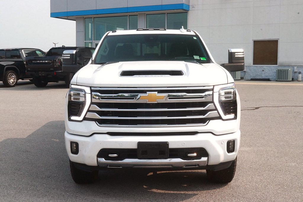Used 2024 Chevrolet Silverado 2500 High Country w/ Technology Package AWD/4WD image 2