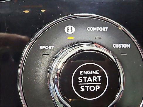 Used 2022 Bentley Bentayga image 45