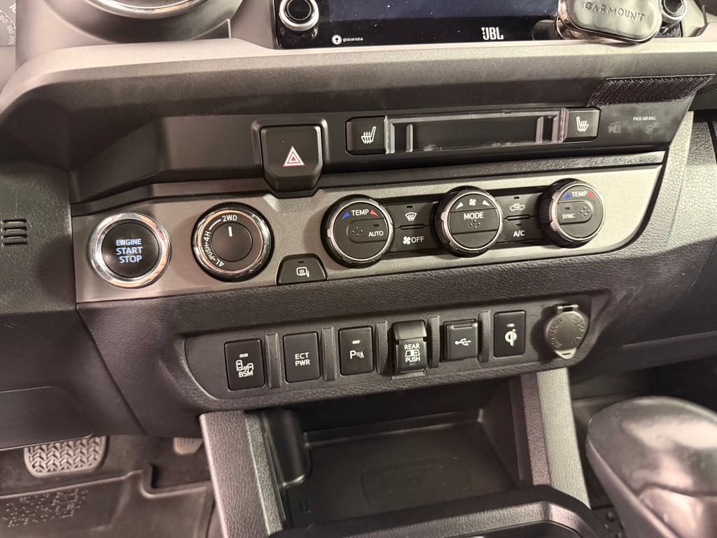 Used 2020 Toyota Tacoma TRD Off-Road w/ TRD Premium Off Road Package AWD/4WD image 29