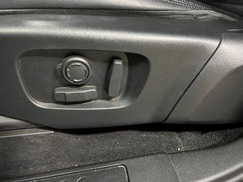 Used 2020 Land Rover Discovery Sport SE image 23