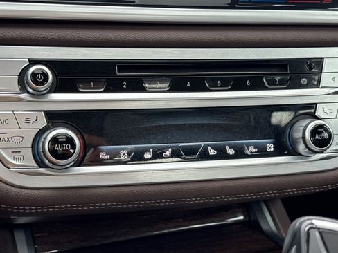 Used 2020 BMW 740i image 19