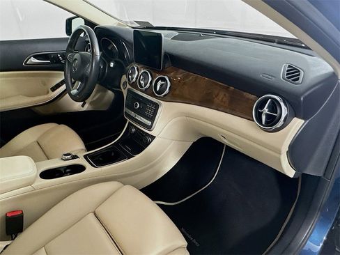 Used 2019 Mercedes-Benz GLA 250 4MATIC w/ Premium Package image 30