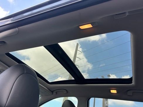 Used 2020 Nissan Rogue SL w/ Premium Package image 17