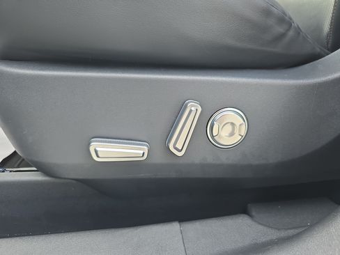 Used 2024 Lincoln Nautilus Premier w/ Equipment Group 102A AWD/4WD image 29