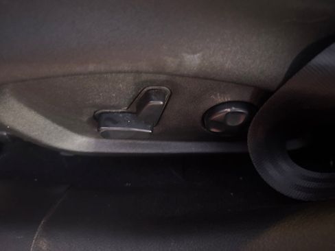 Used 2018 Jeep Renegade Latitude w/ Cold Weather Group image 18