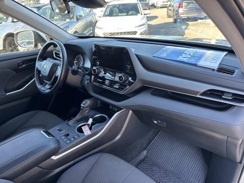 Certified 2023 Toyota Highlander LE image 17