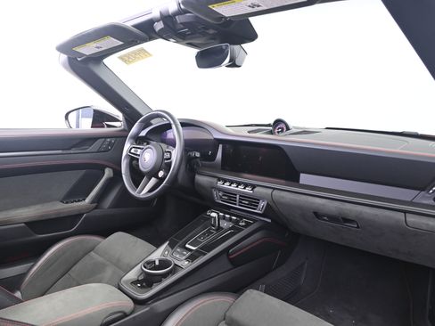 Certified 2025 Porsche 911 Carrera GTS RWD image 21