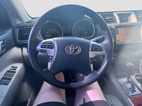Used 2012 Toyota Highlander Limited w/ Tow Pkg image 9