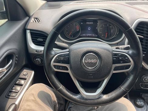Used 2017 Jeep Cherokee Trailhawk AWD/4WD image 18