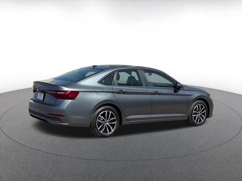 Used 2025 Volkswagen Jetta SE image 14