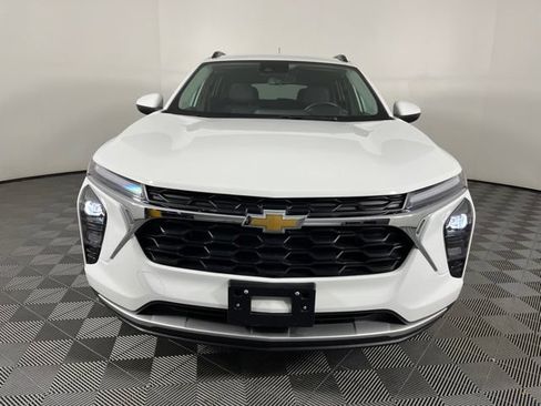 Used 2024 Chevrolet Trax LT w/ Driver Confidence Package FWD image 5