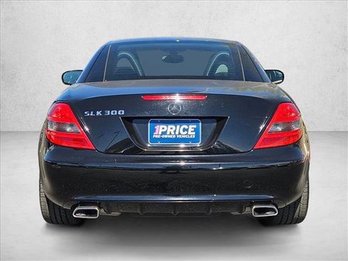 Used 2010 Mercedes-Benz SLK 300 image 7