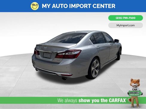 Used 2017 Honda Accord Touring image 5
