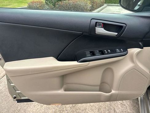 Used 2013 Toyota Camry LE image 23