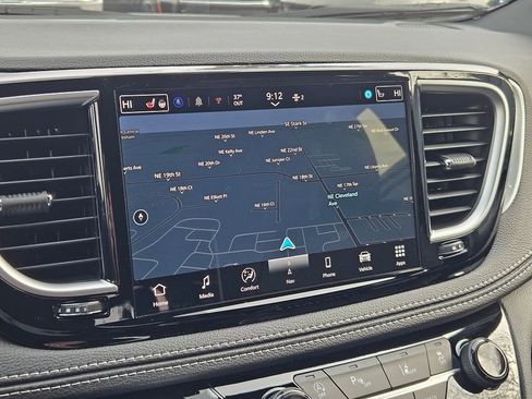 New 2026 Chrysler Pacifica Limited image 24