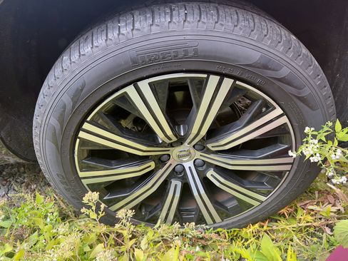 Certified 2023 Volvo XC90 B5 Plus image 9