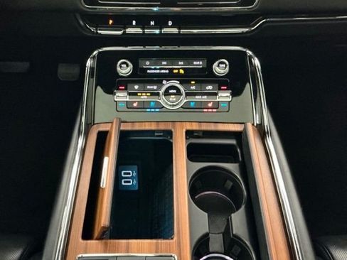 Used 2019 Lincoln Navigator Reserve AWD/4WD image 19