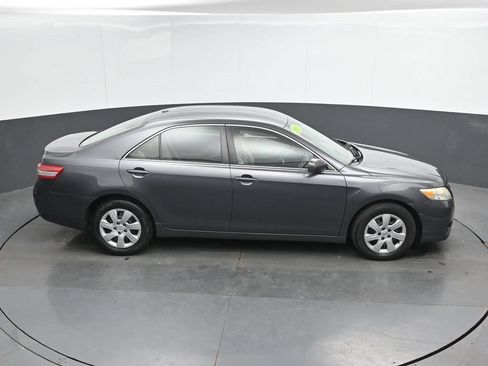 Used 2010 Toyota Camry LE FWD image 25