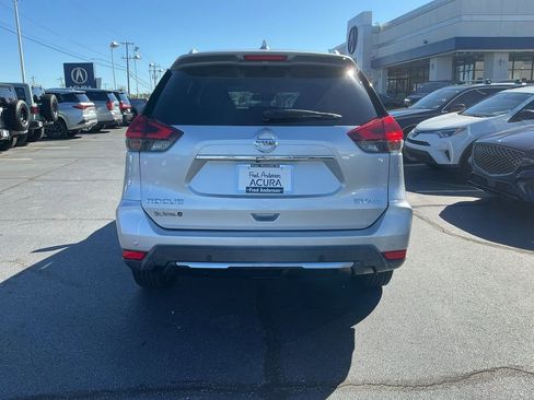 Used 2019 Nissan Rogue SV image 4