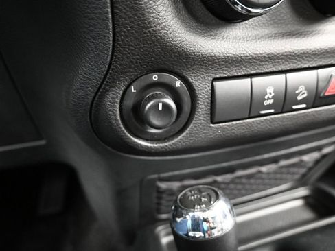 Used 2018 Jeep Wrangler Unlimited Sport S AWD/4WD image 23