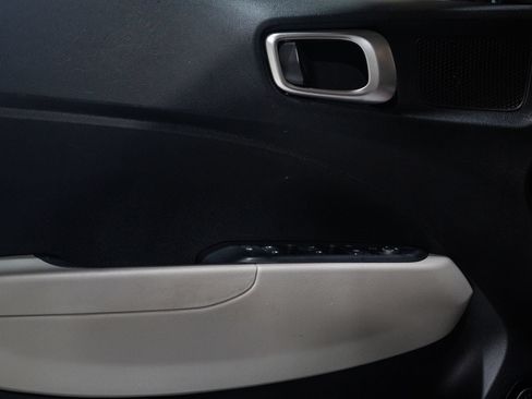 Used 2023 Hyundai Venue SEL FWD image 22