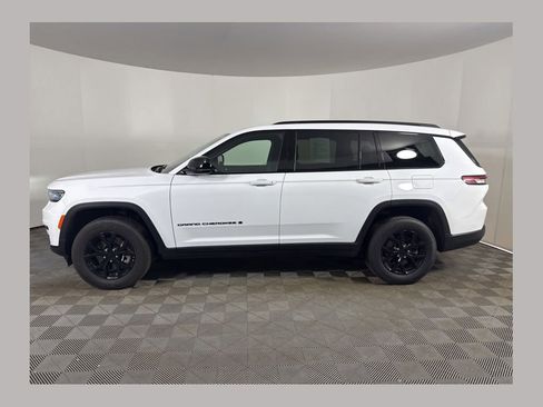 Used 2024 Jeep Grand Cherokee L Laredo AWD/4WD image 1