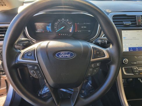 Used 2020 Ford Fusion SE image 17