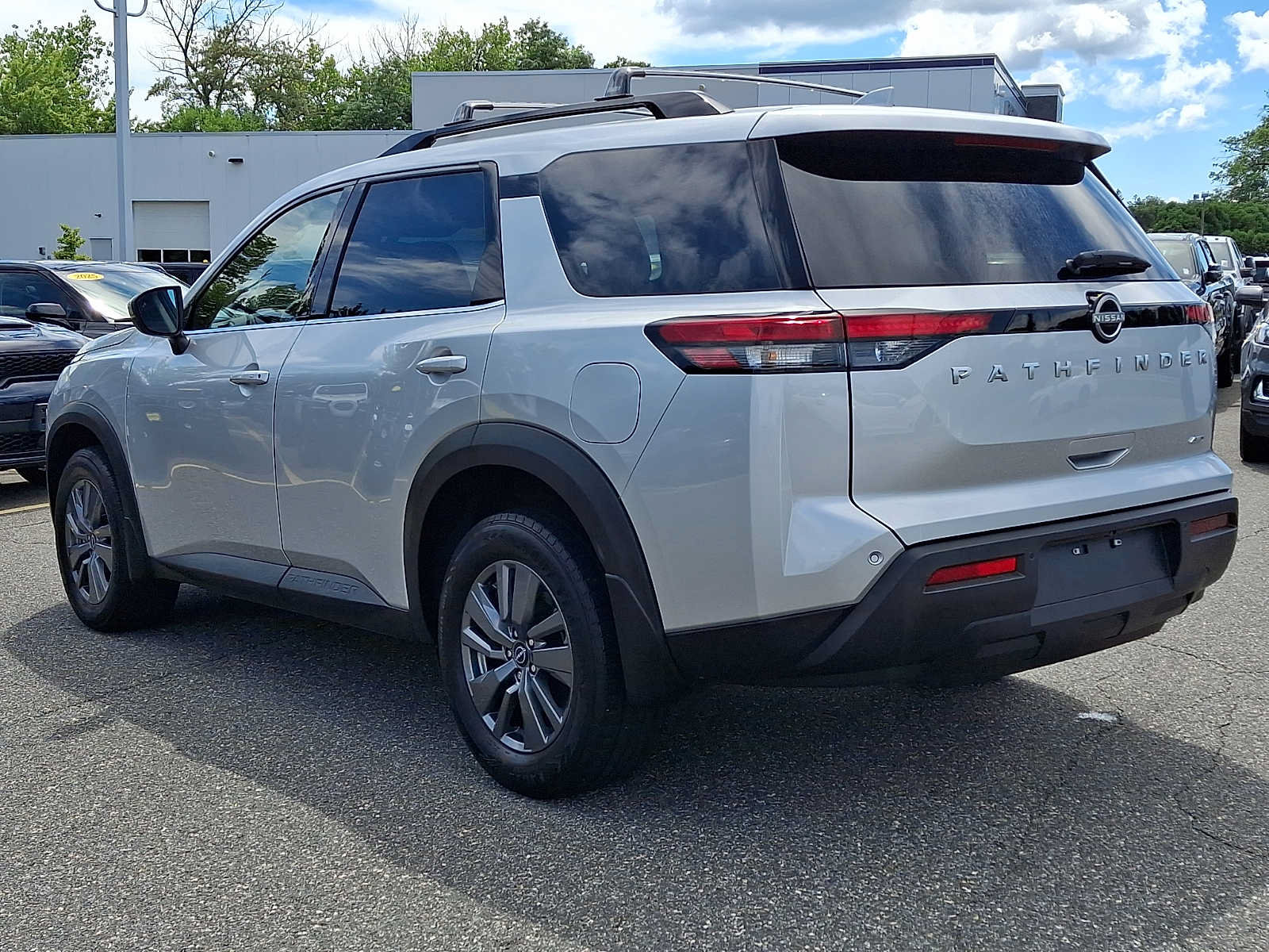 Used 2025 Nissan Pathfinder SV AWD/4WD image 4