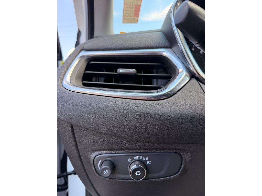 Used 2024 Chevrolet Equinox LT FWD image 8