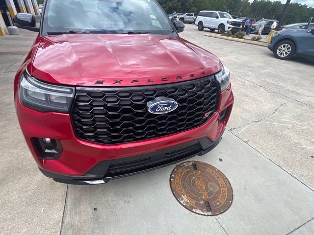 Used 2025 Ford Explorer ST AWD/4WD image 5