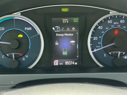 Used 2017 Toyota Camry XLE w/ Moonroof Package image 24