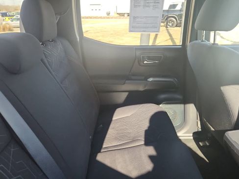 Used 2017 Toyota Tacoma TRD Off-Road image 10