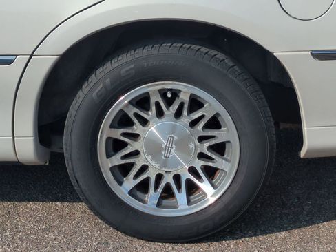 Used 2000 Lincoln Town Car Signature RWD image 13