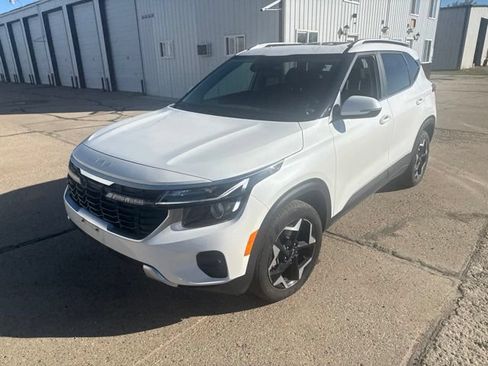 Used 2024 Kia Seltos EX AWD/4WD image 5