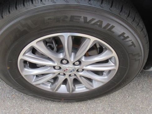 Used 2024 Buick Enclave Premium FWD image 5