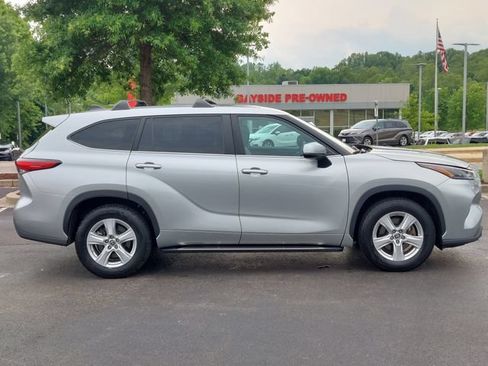 Used 2023 Toyota Highlander LE FWD image 14