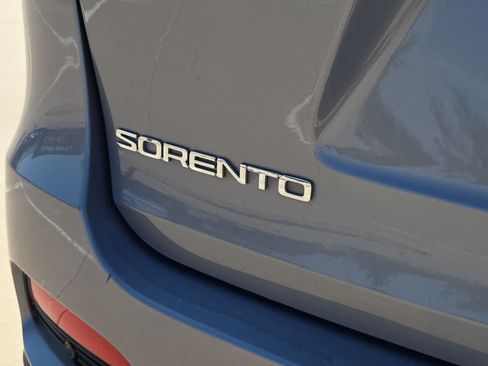 Used 2020 Kia Sorento S FWD image 11