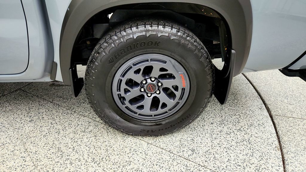 Used 2025 Nissan Frontier Pro-X RWD image 9