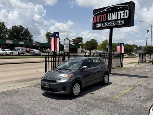 Used 2010 Scion xD FWD image 1