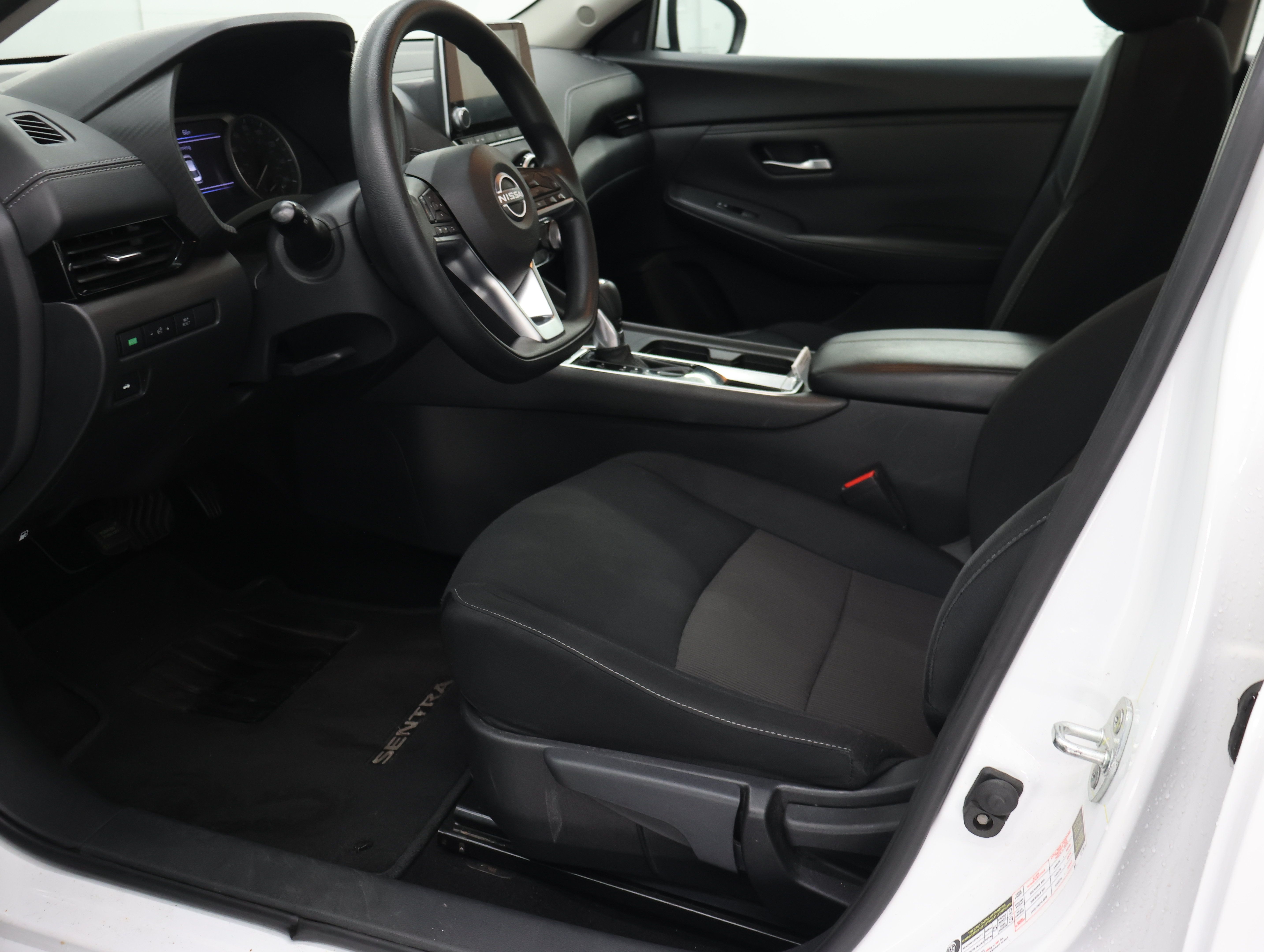 Used 2024 Nissan Sentra SV FWD image 8
