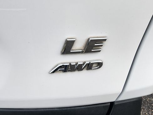 Used 2023 Toyota RAV4 LE AWD/4WD image 9