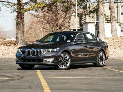 Certified 2025 BMW 530i xDrive w/ Premium Package image 1